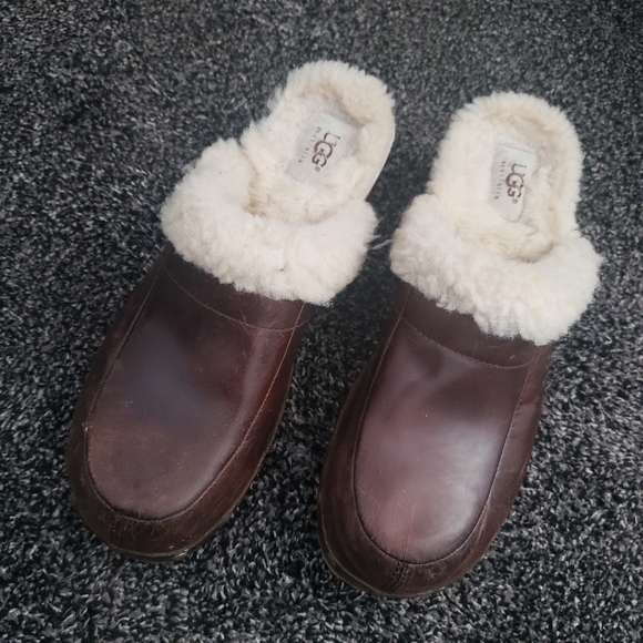 UGG 'Kalie' Naturally Distressed Shearling Lined Mules w/Wood Midsoles size 8 - Picture 9 of 10